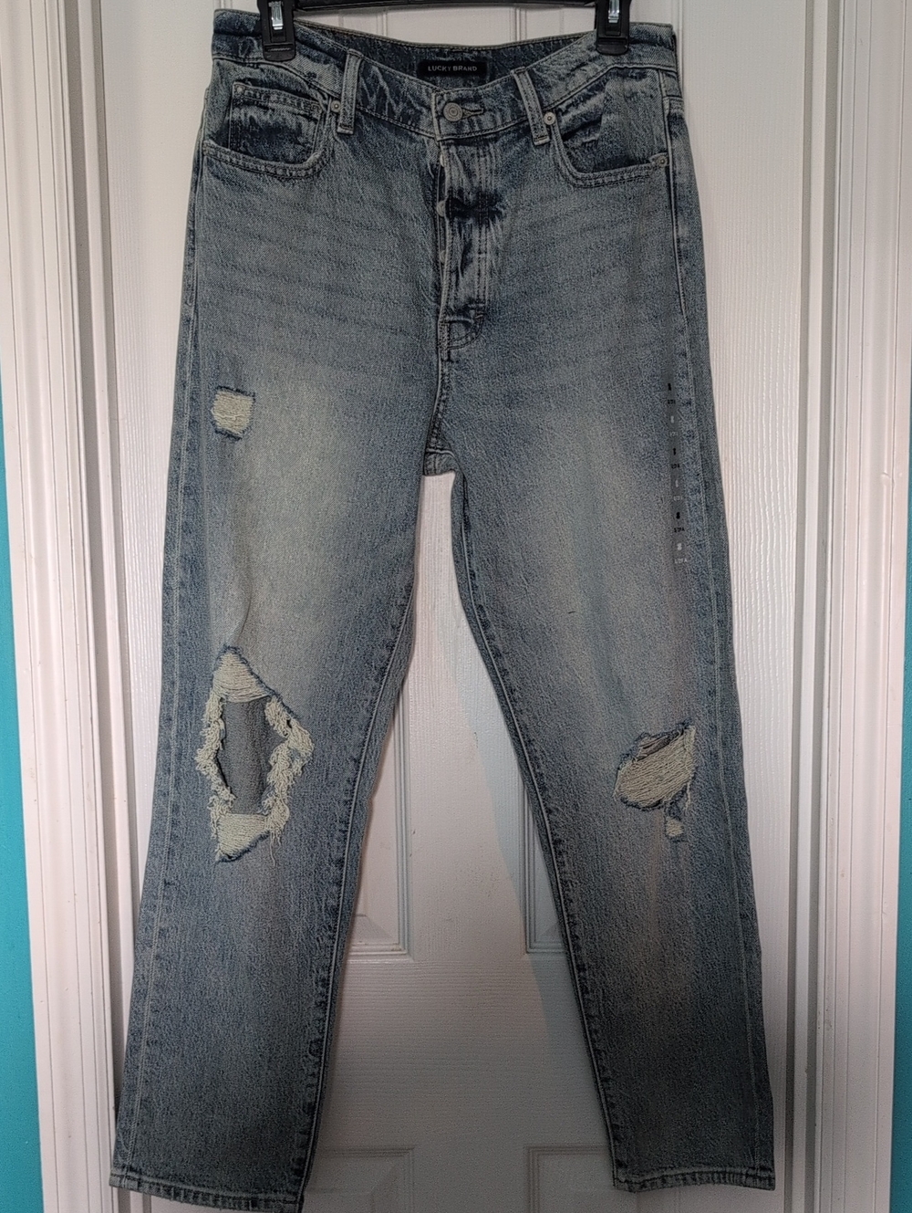 Light Wash Distressed Women's Jeans 8/29